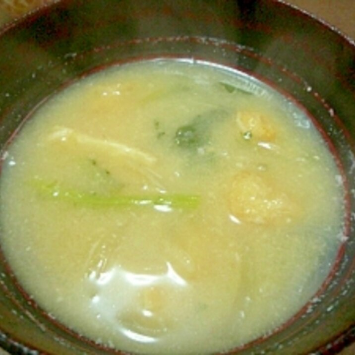 お味噌汁～春菊・玉ねぎ・油揚げ～